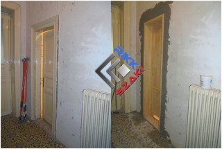 Pallótokos borovi fenyő ajtó beépítés.