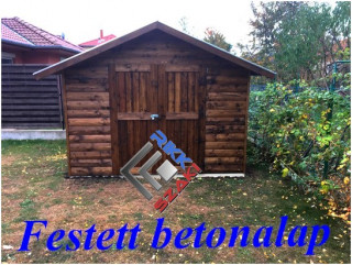 Kerti faház festett beton lemezalapon.