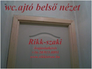 Panellakás pallótokos wc. ajtó belső nézet.